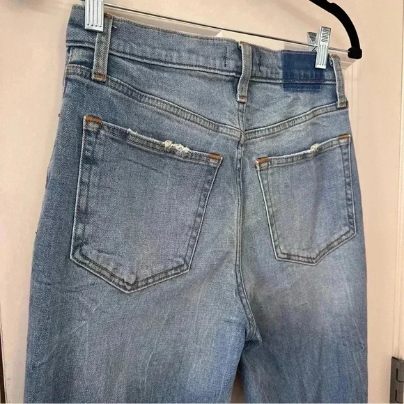 Abercrombie & Fitch Ultra High Rise Mom Jean Distressed Med Wash Womens Sz 26 2R - Picture 3 of 9